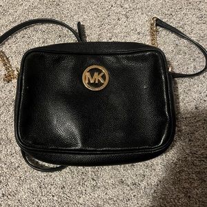 MICHAEL KORS BLACK CROSSBODY - LIKE NEW!!!